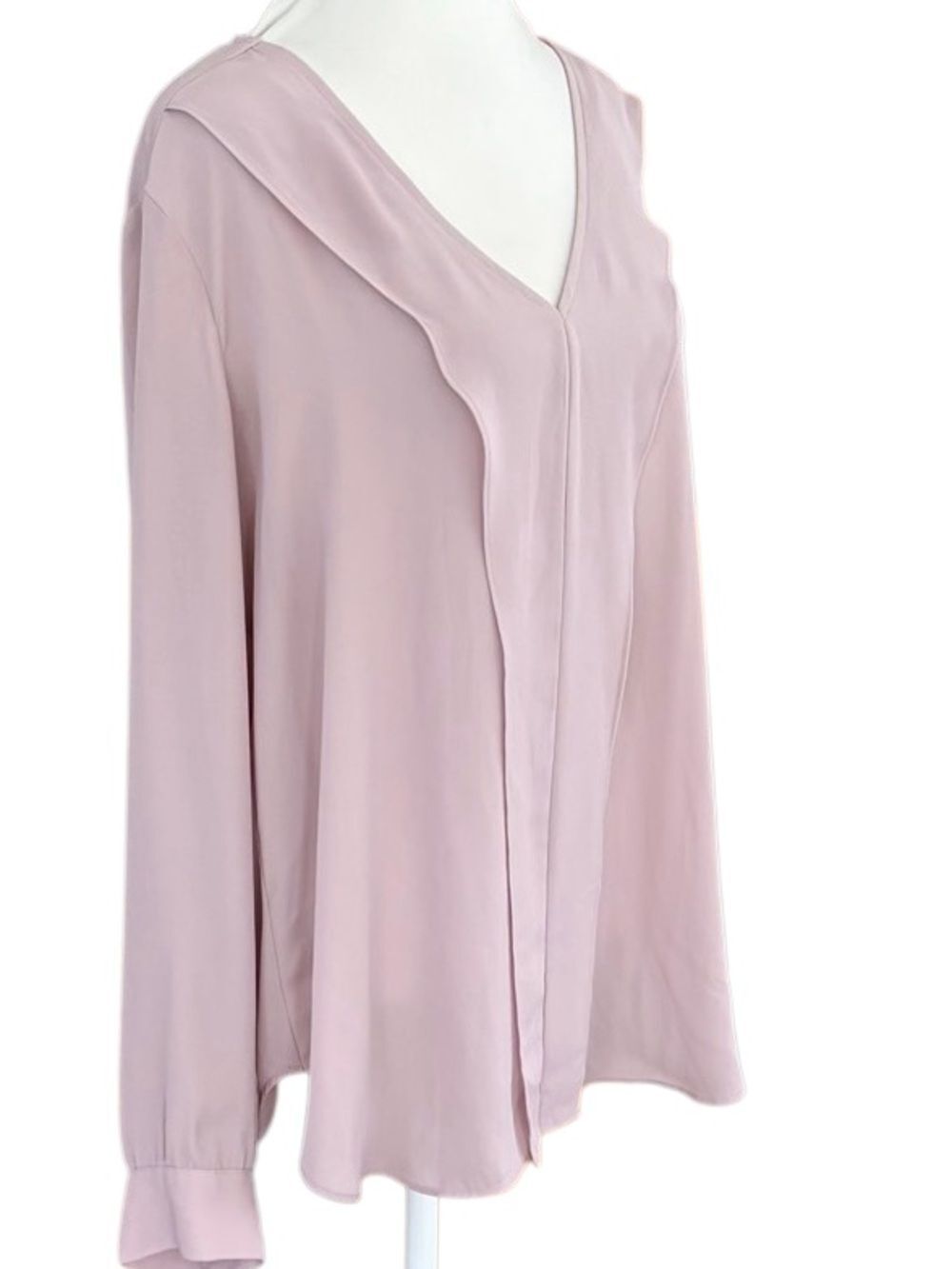 Ann Taylor Lilac V-Neck Long Sleeve Blouse size L. - Picture 5 of 6